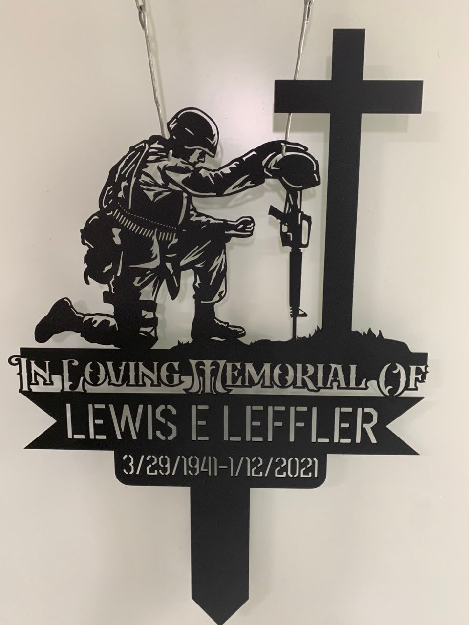 Personalized Soldier Kneeling At Cross Veteran Memorial Stake, Remembrance Stake, In Loving Memorial Of Veteran Metal Stake, Sympathy Sign