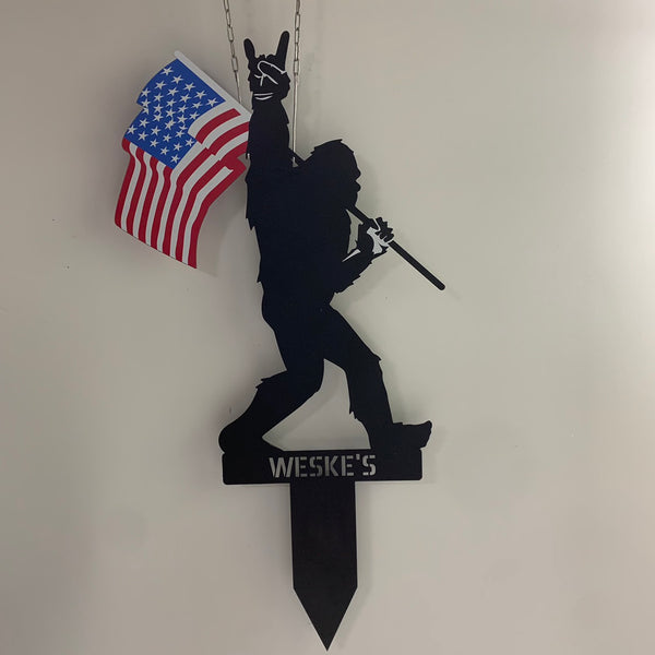 Bigfoot Say Hi American Flag Metal Yard Sign, Custom Bigfoot Camping Metal Garden Stakes, Sasquatch Man Cave Campsite Metal Stake