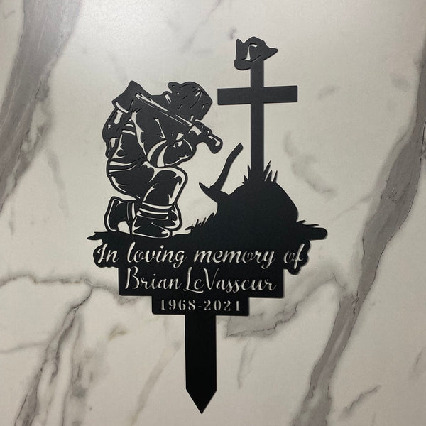Custom Fireman Memorial Metal Stake, Firefighter Kneeling At Cross Metal Plaque With Stake, Firefighter Loss Metal Grave Maker, Fireman Cemetery Stake