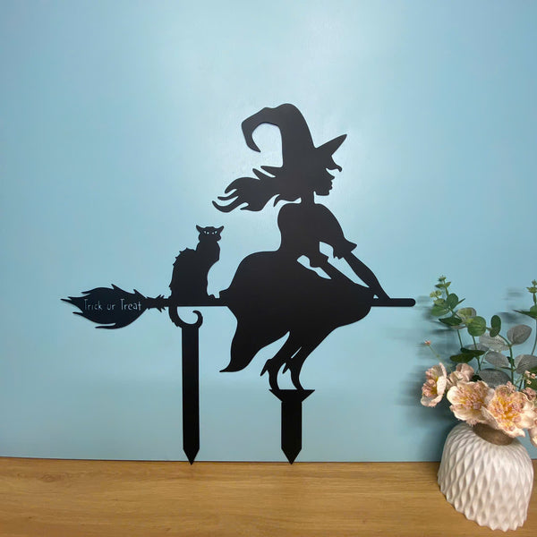 Witch And Black Cat Metal Garden Stakes, Spooky Witch Black Car Metal Yard Sign, Halloween Witch Garden Metal Sign, Witch Garden Stake